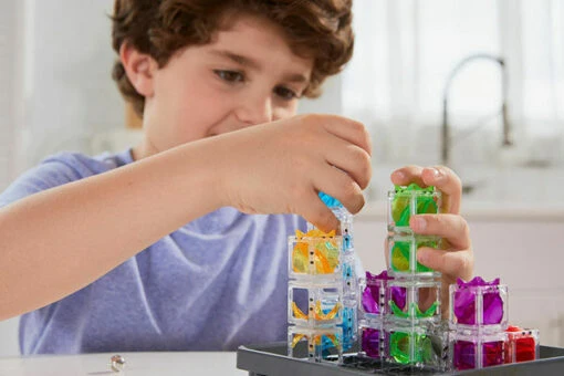 Gravity Maze -Spel Speelgoed Winkel jongen speelt gravity maze web